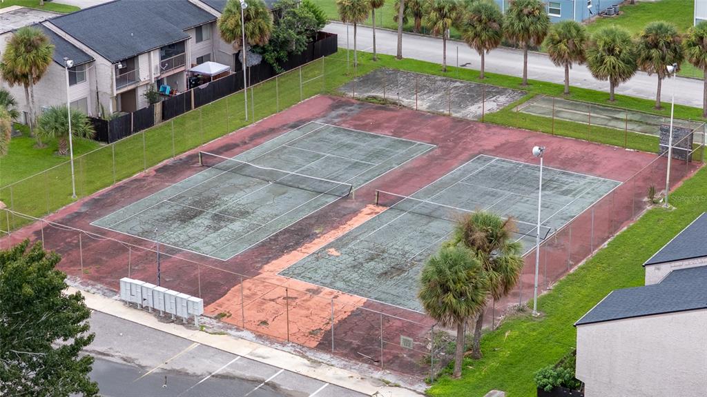 2004 Ludlow Lane, Unit 2803 Orlando, FL 32839 - Photo 28 of 31 a view of a backyard with a garden