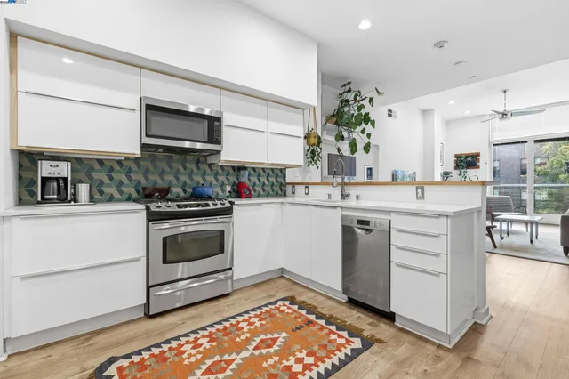 $429,000 | 630 Thomas L Berkley Way, Unit 403, Oakland, CA 94612