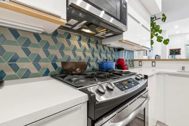 $429,000 | 630 Thomas L Berkley Way, Unit 403, Oakland, CA 94612