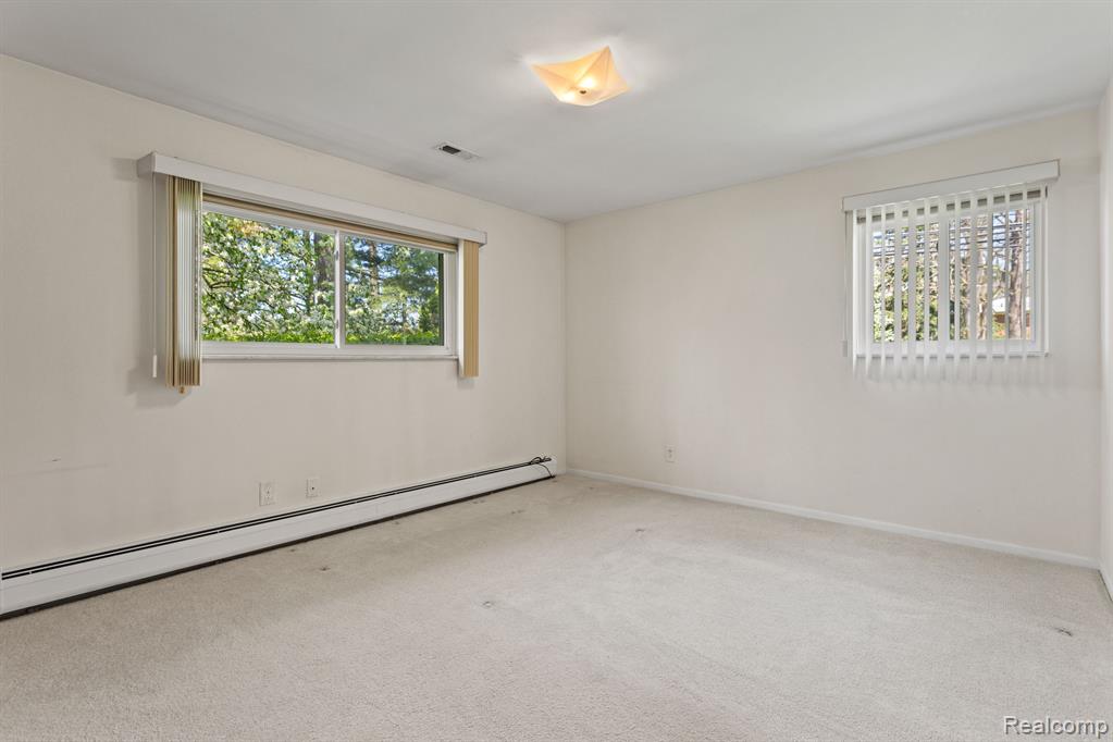 25826 Farmington Road Farmington Hills, MI 48336 - Photo 29 of 43