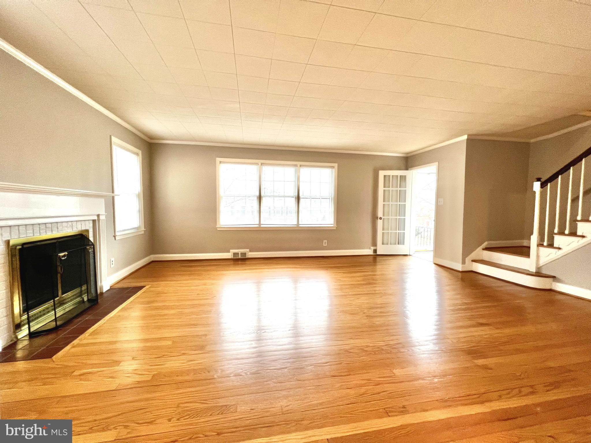 8134 Glen Gary Road Towson, MD 21286 - Photo 4 of 26 Living room
