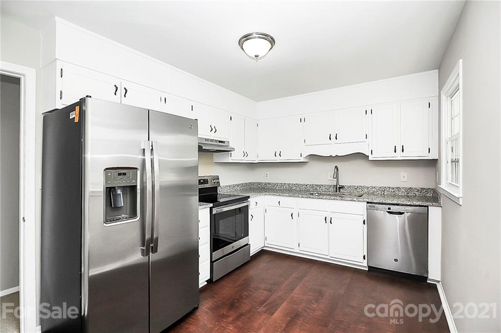 8342 Knights Bridge Road Charlotte, NC 28210 - Photo 8 of 32 Gallery Image 8