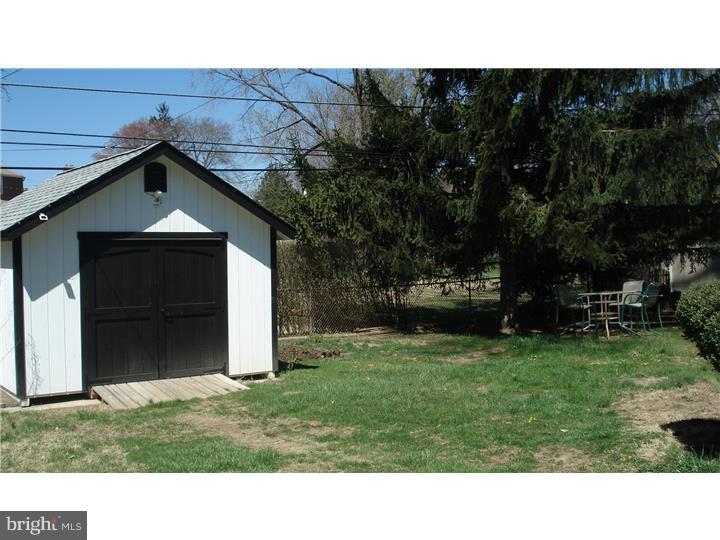 324 Lynn Road Springfield, PA 19064 - Photo 3 of 9