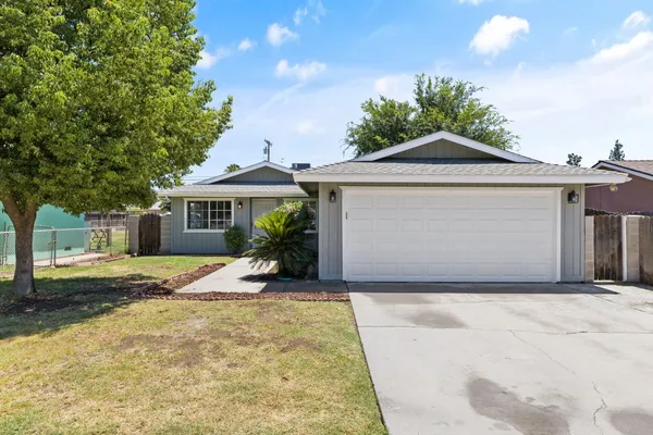 $329,900 | 642 South P Street, Tulare, CA 93274