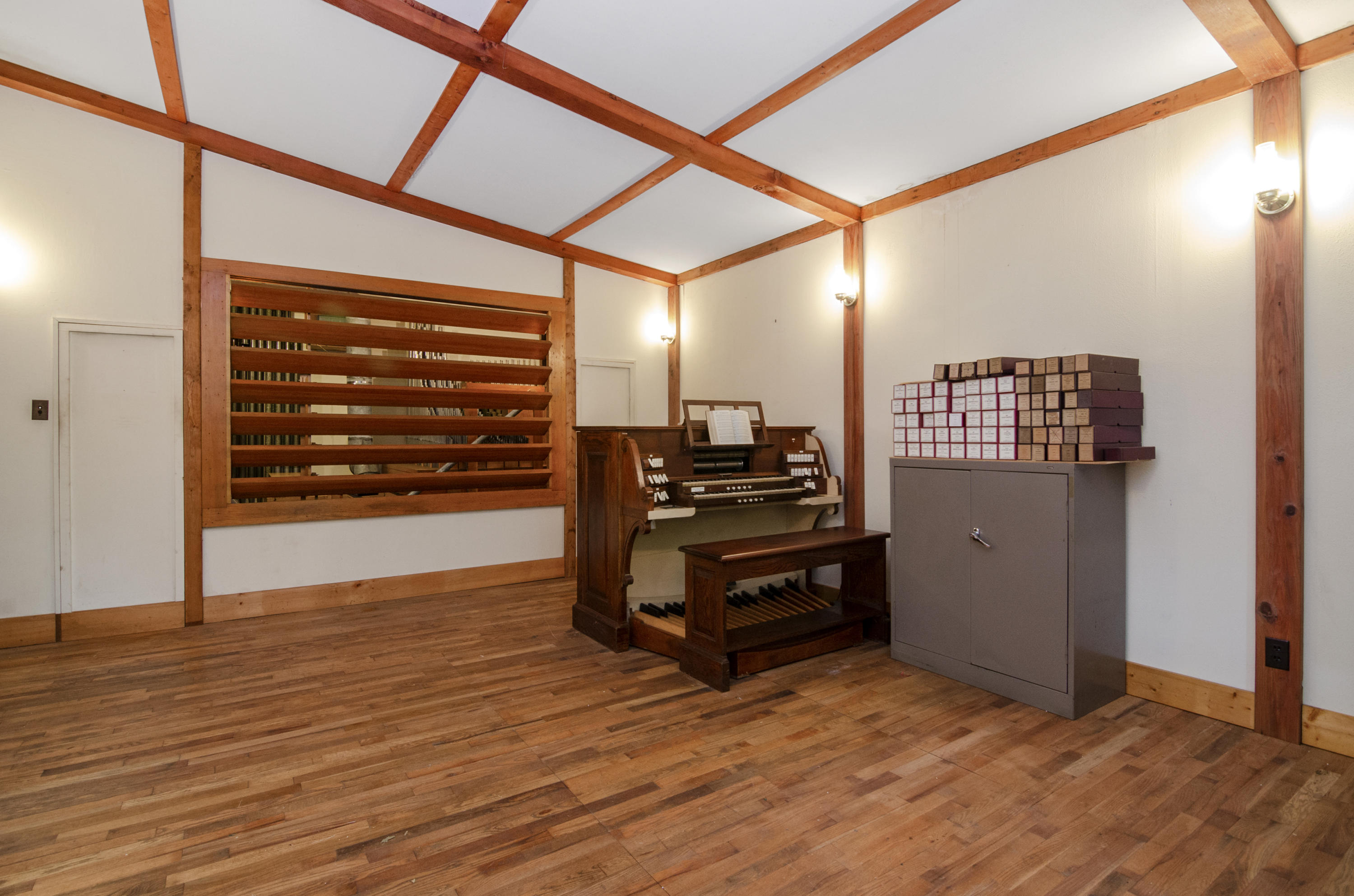 409 Barlows Landing Road Pocasset, MA 02559 - Photo 15 of 26 a view of room with wooden floor