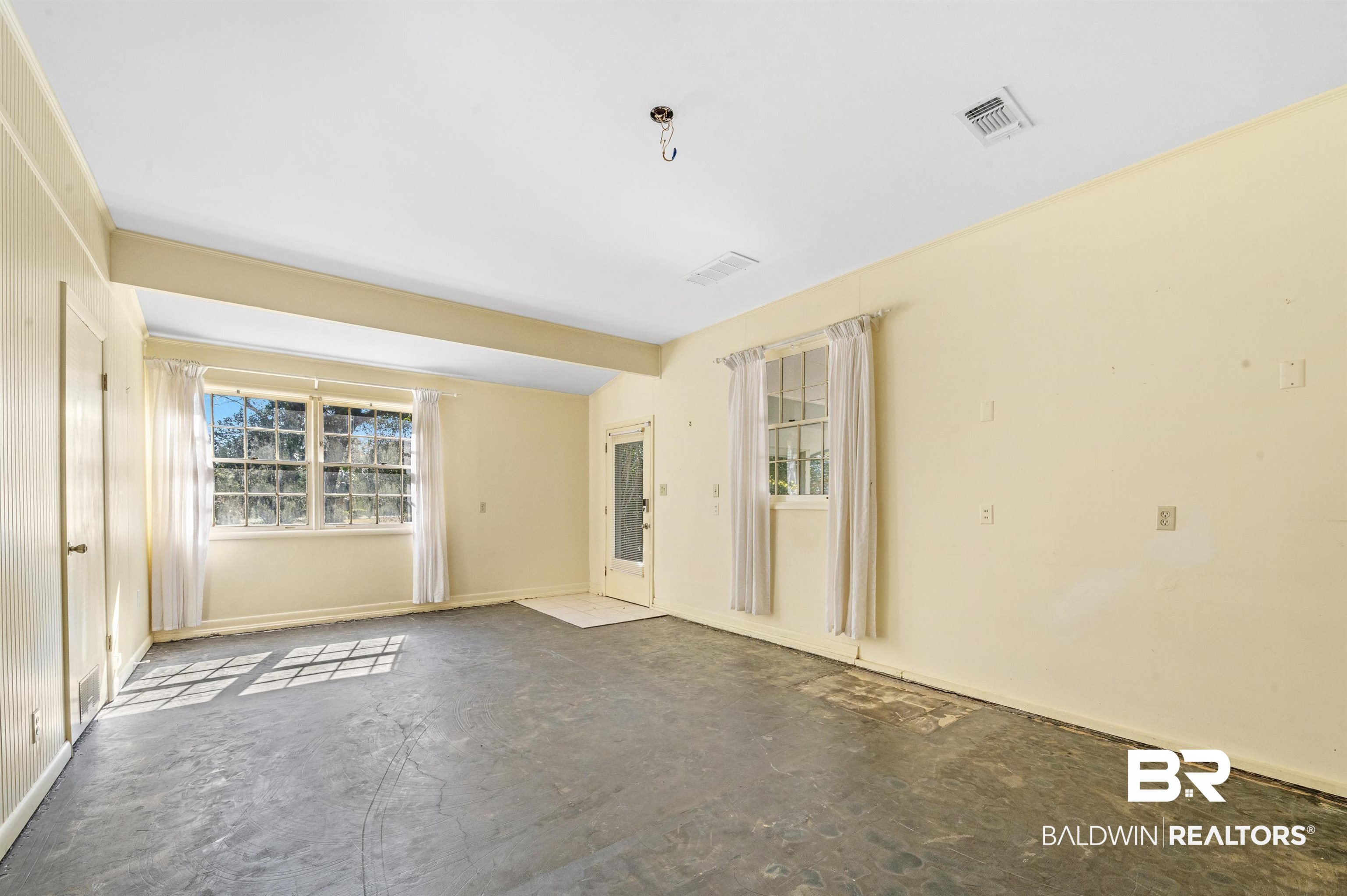 14375 Oak Street Magnolia Springs, AL 36555 - Photo 15 of 20 Empty room with concrete floors