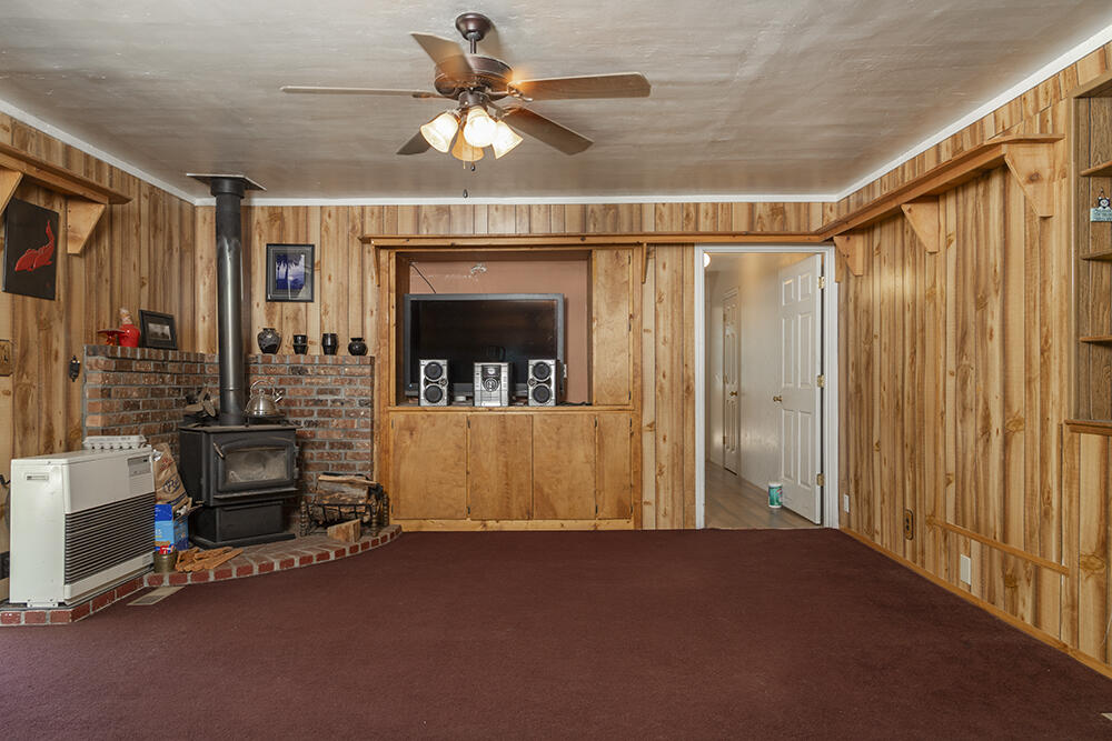 1018 Thompson Creek Road Selma, OR 97538 - Photo 11 of 37 9