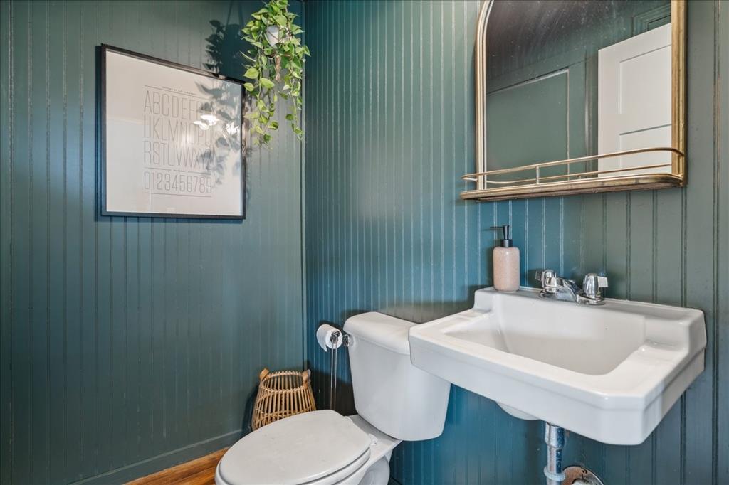 13347 Old China Spring Road China Spring, TX 76633 - Photo 25 of 38 a bathroom with a toilet a sink and mirror
