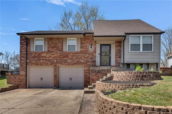 $349,500 | 12828 South Sycamore Street, Olathe, KS 66062