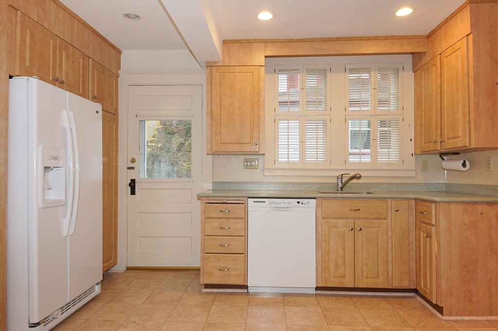 36 Lawton Road Needham, MA 02492 - Photo 8 of 30