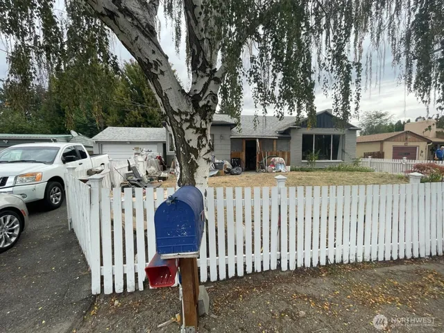 $379,900 | 845 North Devon Avenue, East Wenatchee, WA 98802