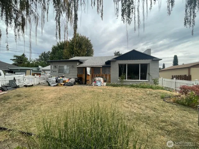 $379,900 | 845 North Devon Avenue, East Wenatchee, WA 98802