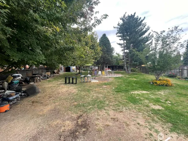 $379,900 | 845 North Devon Avenue, East Wenatchee, WA 98802