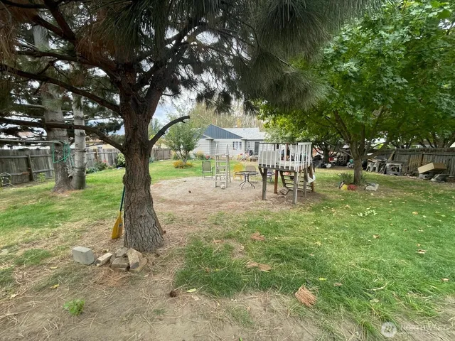 $379,900 | 845 North Devon Avenue, East Wenatchee, WA 98802