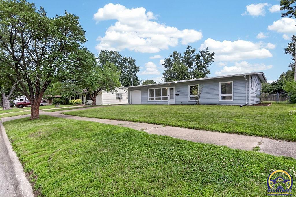 5517 Southwest 17th Terrace Topeka, KS 66604 - Photo 4 of 34