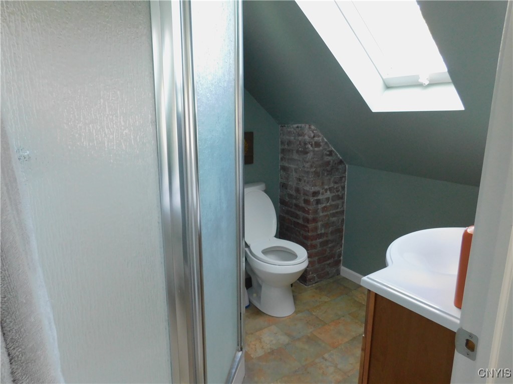 517 Coolidge Road Utica, NY 13502 - Photo 11 of 33 Master bedroom