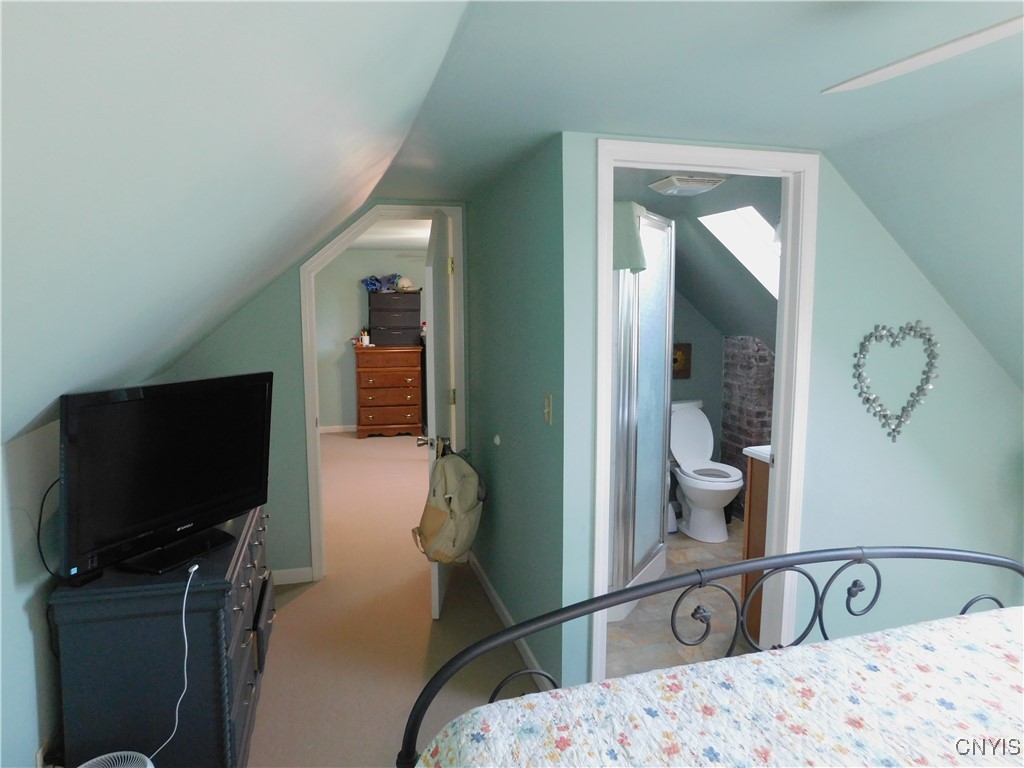 517 Coolidge Road Utica, NY 13502 - Photo 10 of 33 Master bedroom