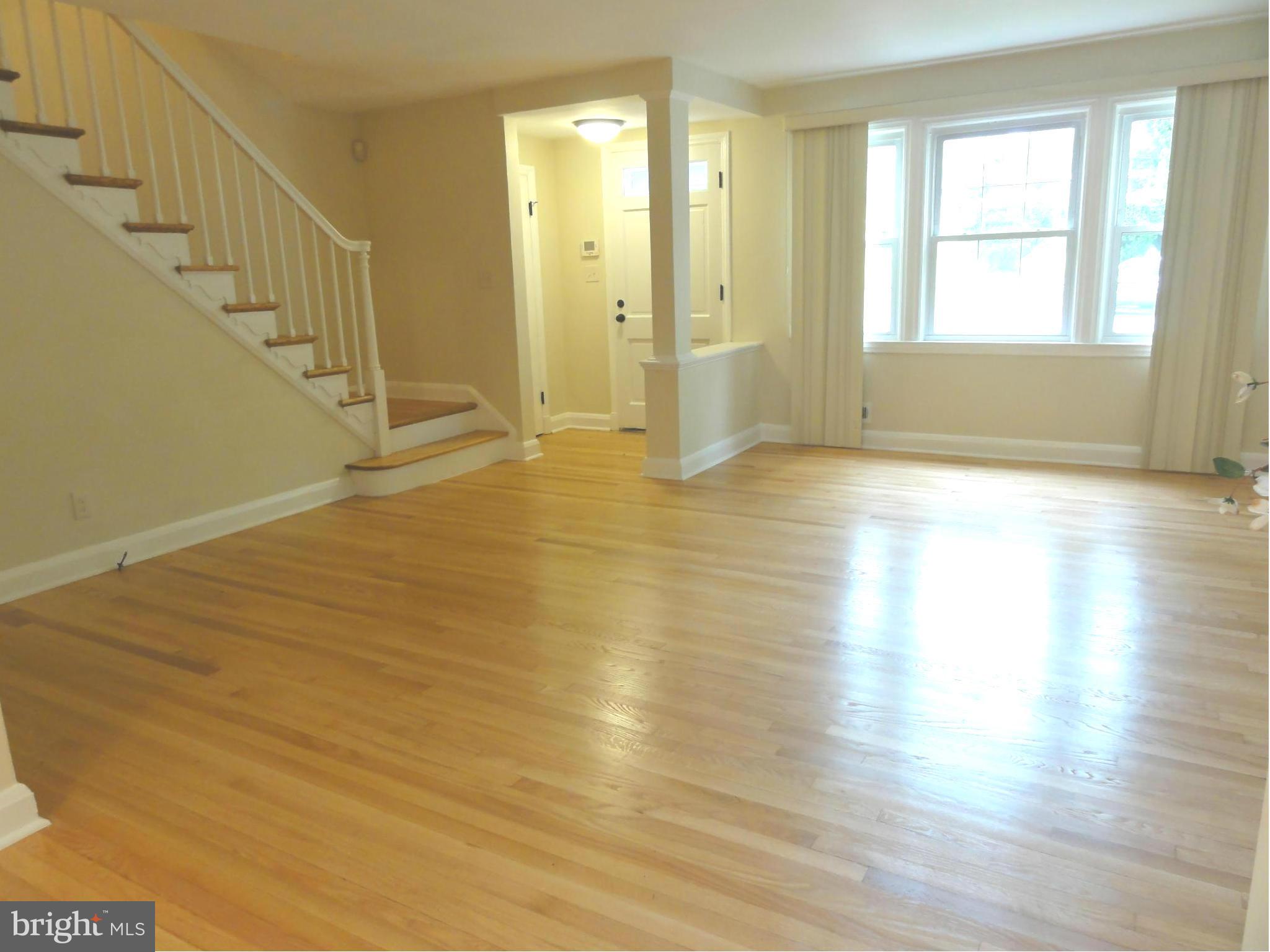1105 Newfield Road Baltimore, MD 21207 - Photo 4 of 27 Large living area