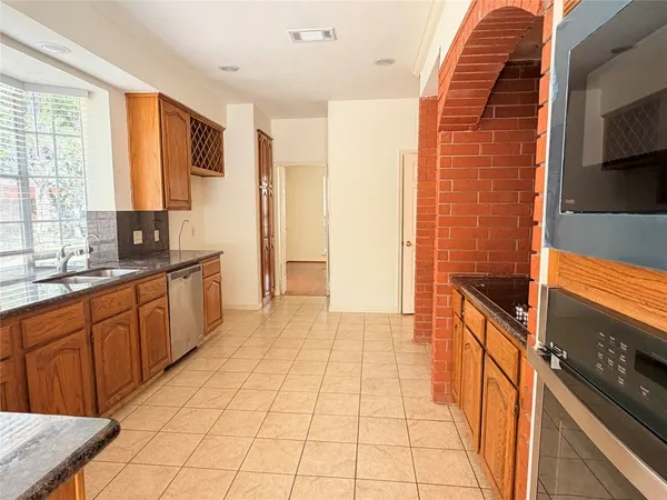 $2,575 | 3306 Vista Lake Drive, Sugar Land, TX 77478