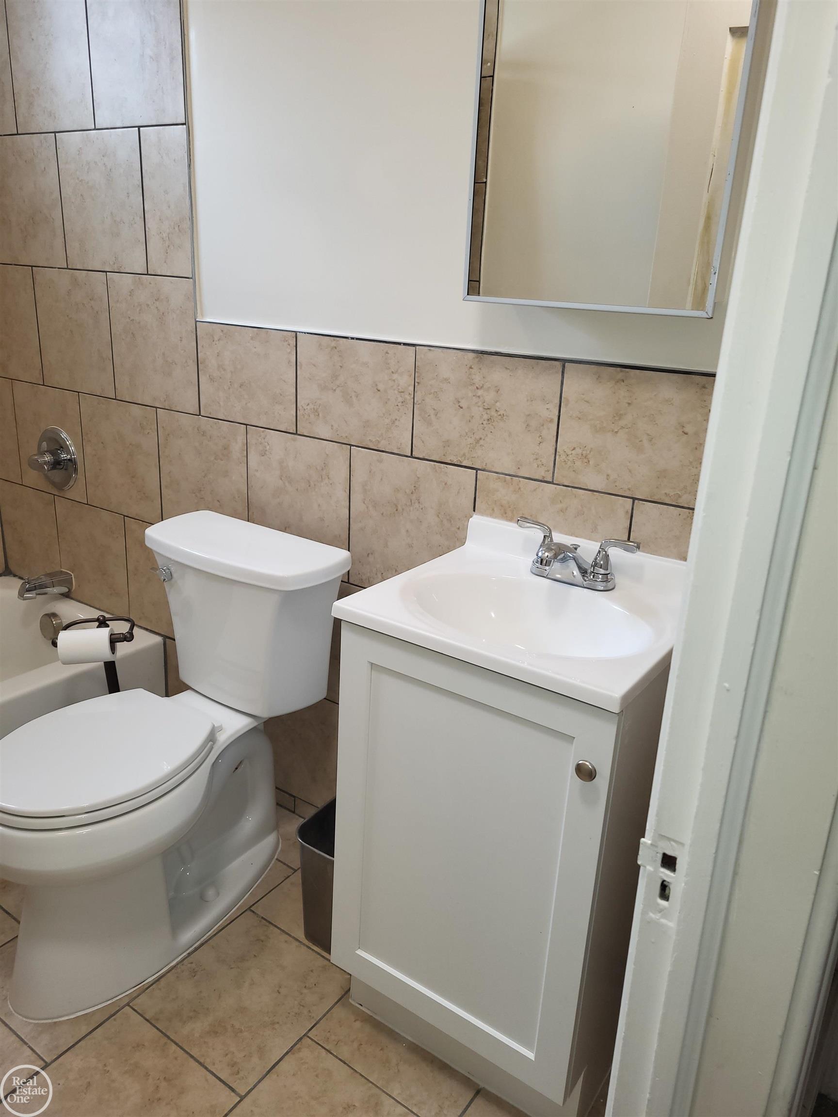 838 Howard Street Port Huron, MI 48060 - Photo 5 of 17