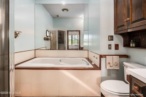 $1,390,000 | 423 Handy's Point Lane, Bath, NC 27808