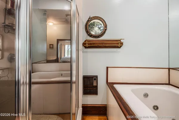 $1,390,000 | 423 Handy's Point Lane, Bath, NC 27808