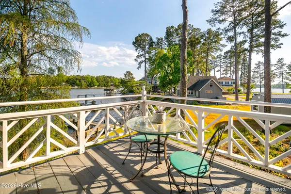 $1,390,000 | 423 Handy's Point Lane, Bath, NC 27808