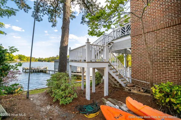 $1,390,000 | 423 Handy's Point Lane, Bath, NC 27808