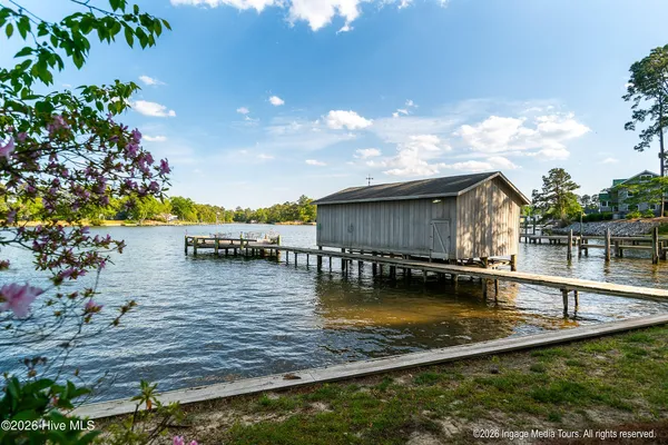 $1,390,000 | 423 Handy's Point Lane, Bath, NC 27808