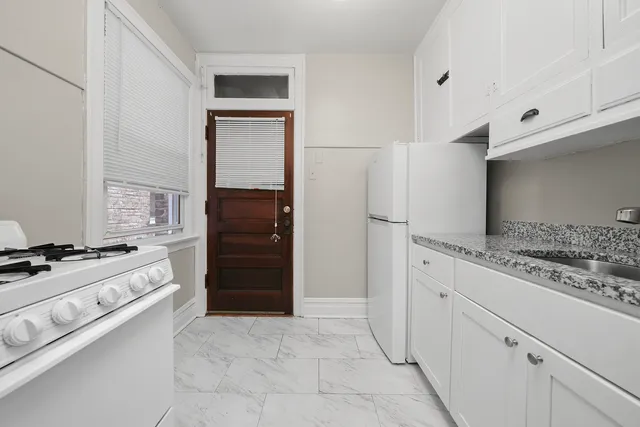 $1,025 | 1939 Grove Avenue, Unit 102, Berwyn, IL 60402