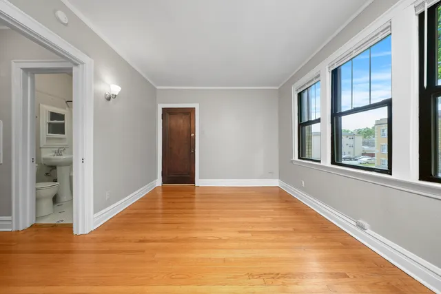 $1,025 | 1939 Grove Avenue, Unit 102, Berwyn, IL 60402