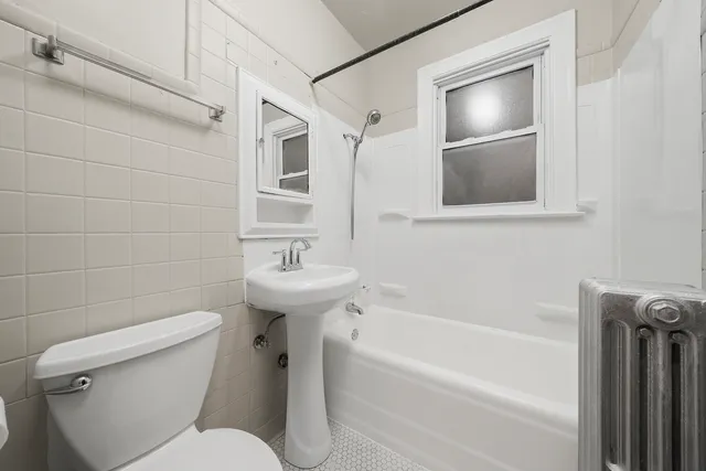 $1,025 | 1939 Grove Avenue, Unit 102, Berwyn, IL 60402