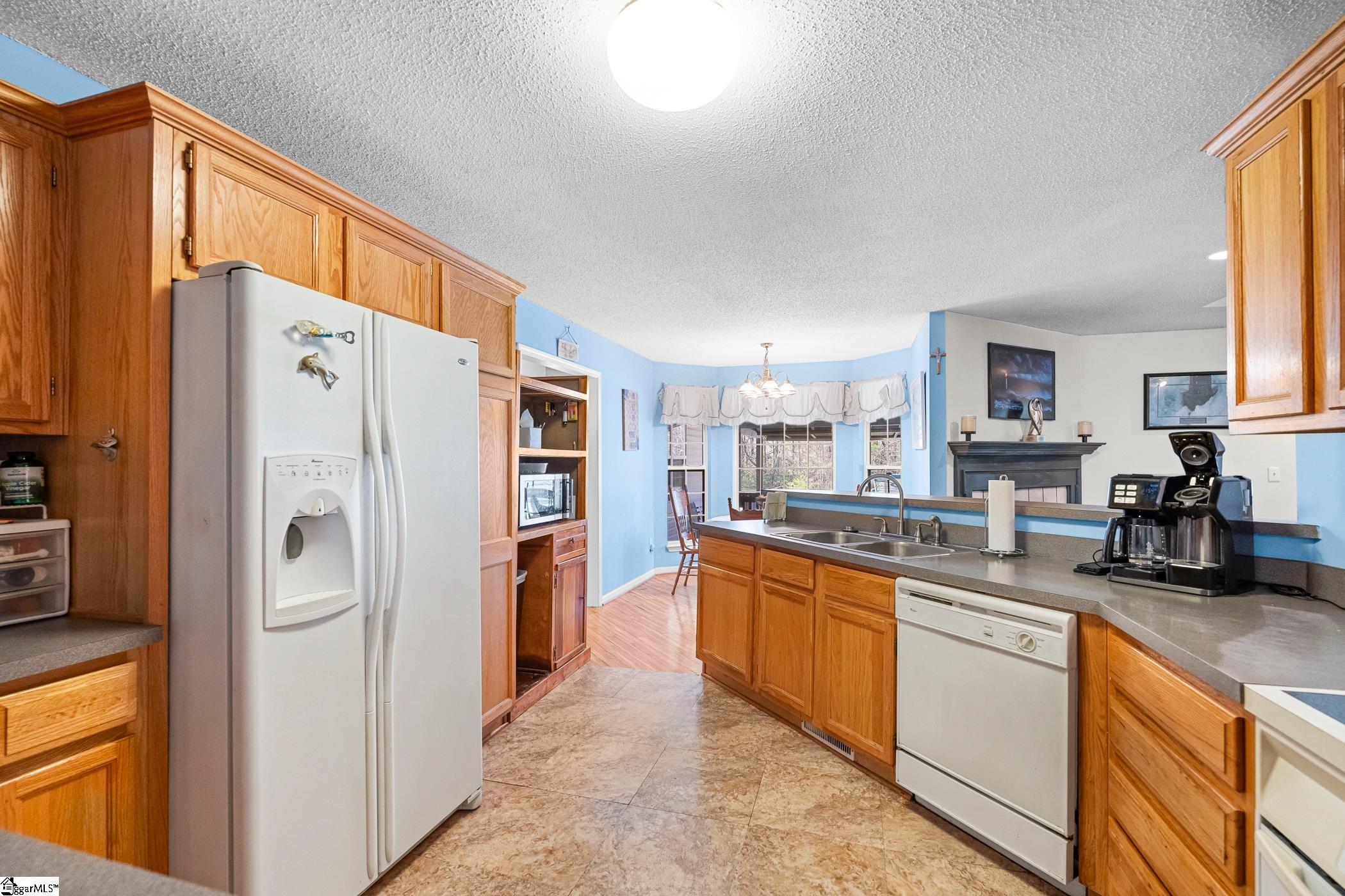 2883 North Highway 101 Greer, SC 29651 - Photo 7 of 40