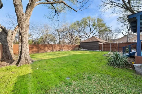 $325,000 | 504 West Gilmer Street, Ennis, TX 75119