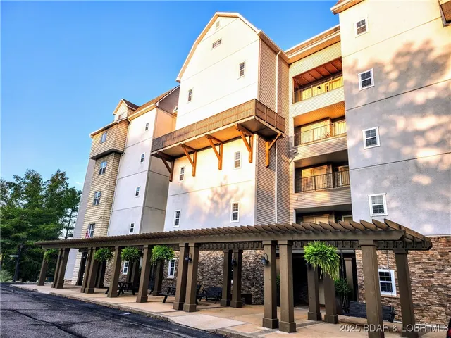 $339,000 | 201 Marina Residence Drive, Unit 1D, Camdenton, MO 65020