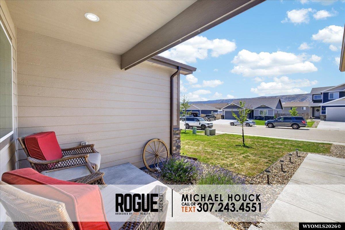 6946 Rogue River Road Casper, WY 82604 - Photo 3 of 38