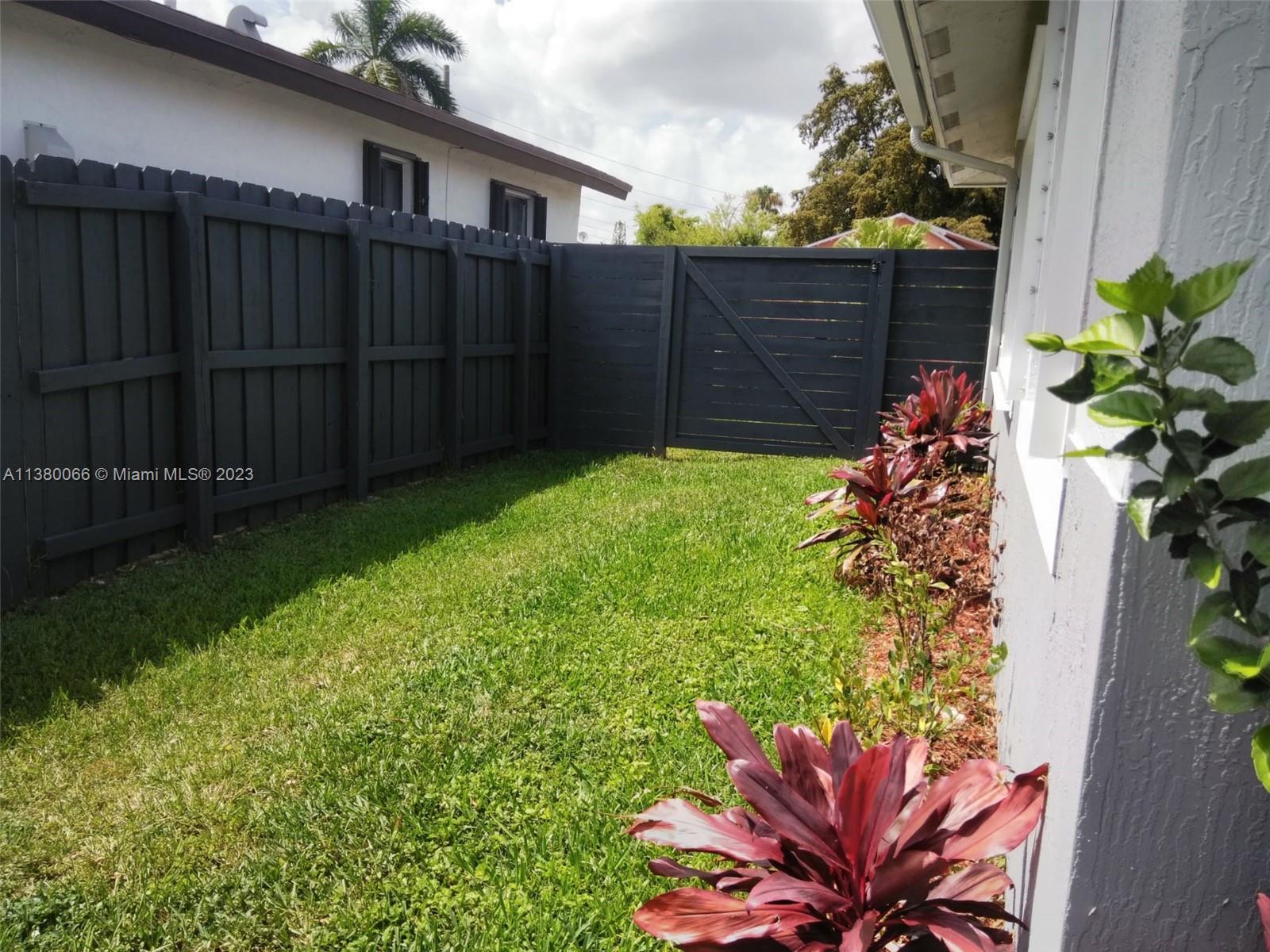 13622 Southwest 285th Terrace Homestead, FL 33033 - Photo 26 of 28 a view of a backyard with wooden fence