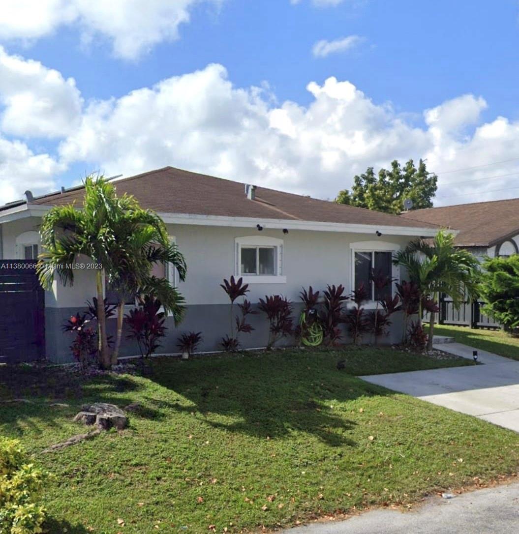 13622 Southwest 285th Terrace Homestead, FL 33033 - Photo 4 of 28 front view of house with a yard
