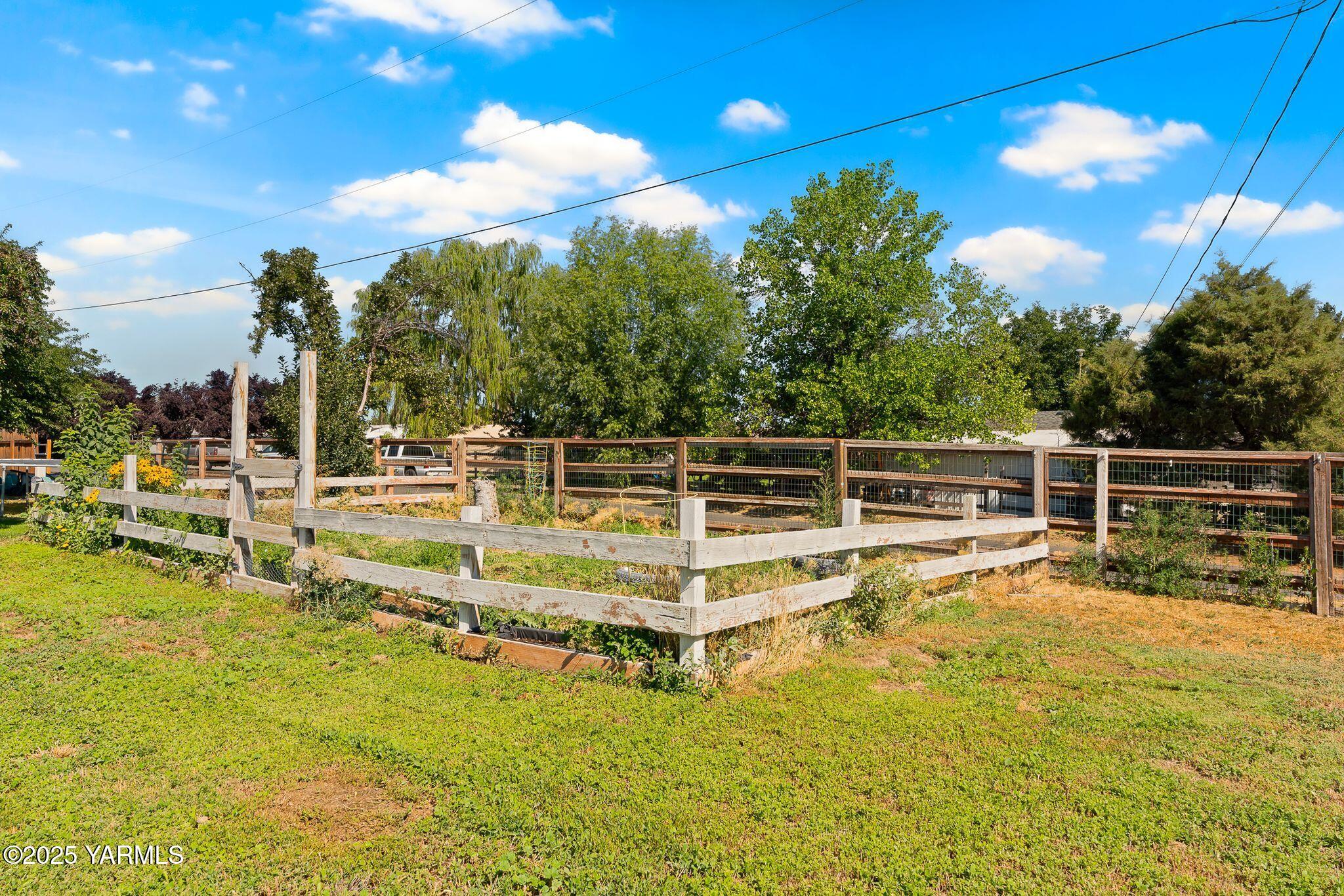 1620 Selah Loop Road Selah, WA 98942 - Photo 13 of 33 a view of a swimming pool with an outdoor seating