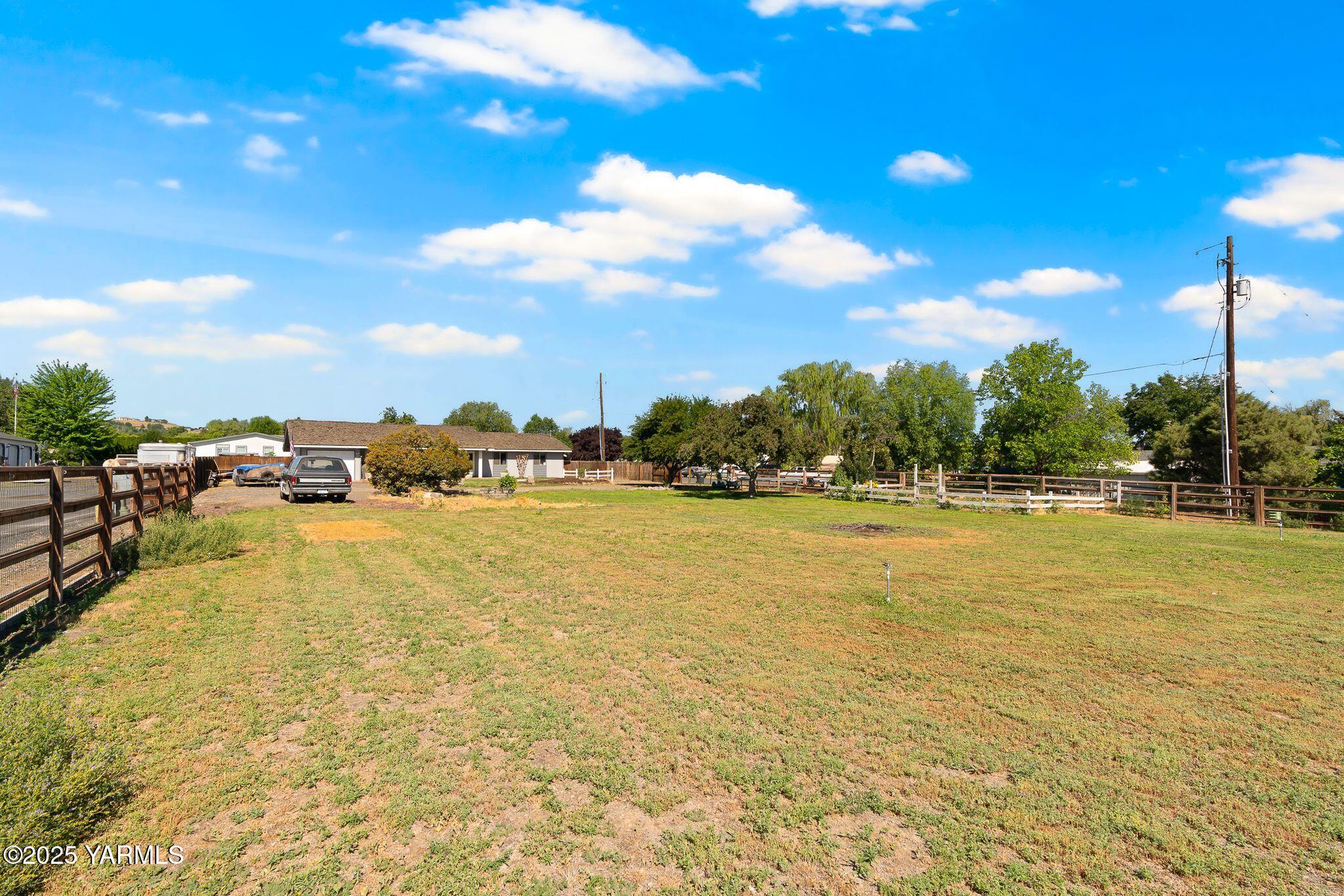 1620 Selah Loop Road Selah, WA 98942 - Photo 14 of 33 a view of an ocean view