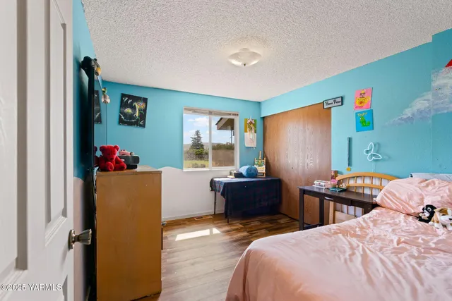 $385,000 | 1620 Selah Loop Road, Selah, WA 98942