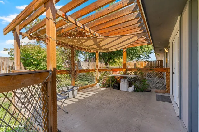 $385,000 | 1620 Selah Loop Road, Selah, WA 98942