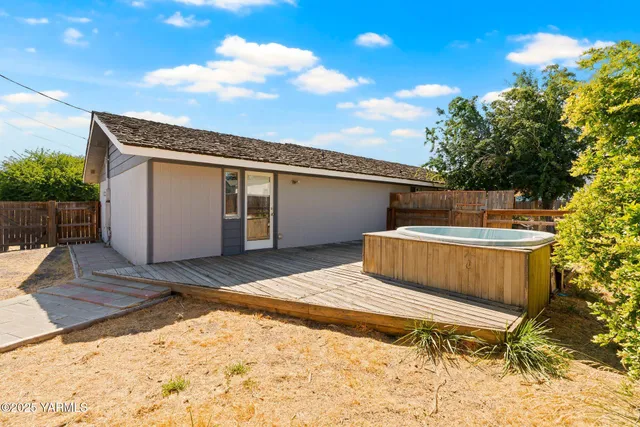 $385,000 | 1620 Selah Loop Road, Selah, WA 98942