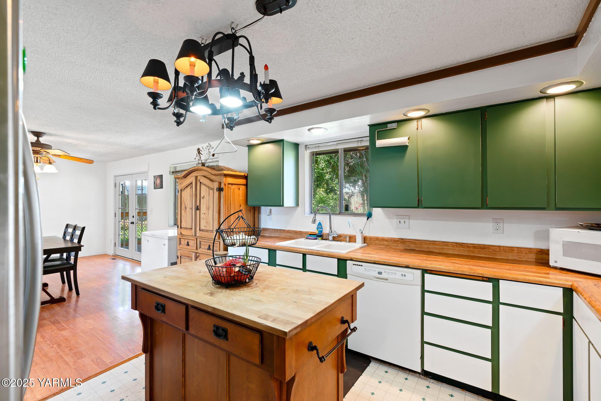 1620 Selah Loop Road Selah, WA 98942 - Photo 25 of 33 a kitchen with a table a sink and cabinets
