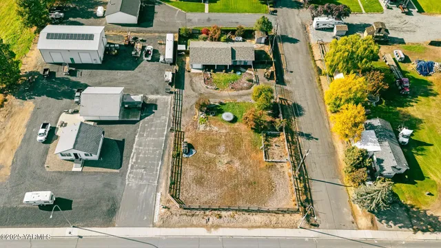 $385,000 | 1620 Selah Loop Road, Selah, WA 98942
