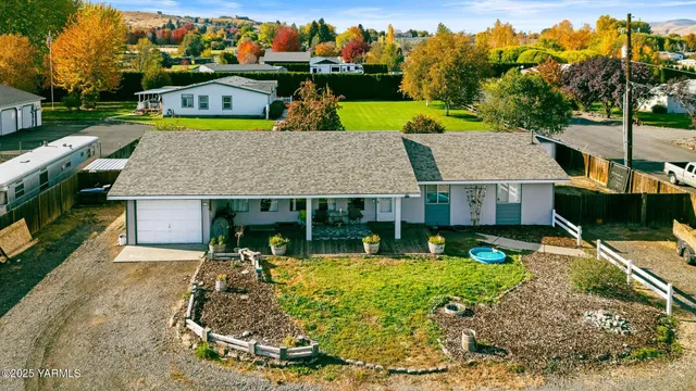 $385,000 | 1620 Selah Loop Road, Selah, WA 98942