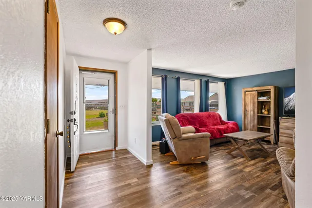 $385,000 | 1620 Selah Loop Road, Selah, WA 98942