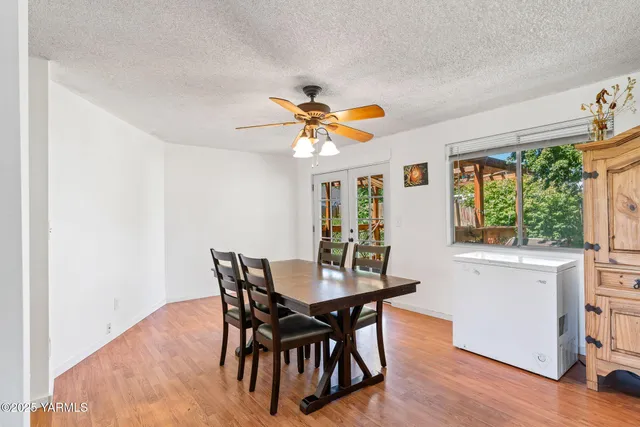 $385,000 | 1620 Selah Loop Road, Selah, WA 98942