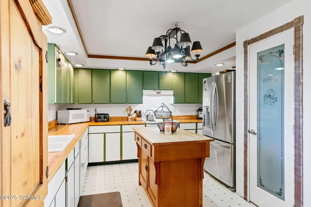 $385,000 | 1620 Selah Loop Road, Selah, WA 98942