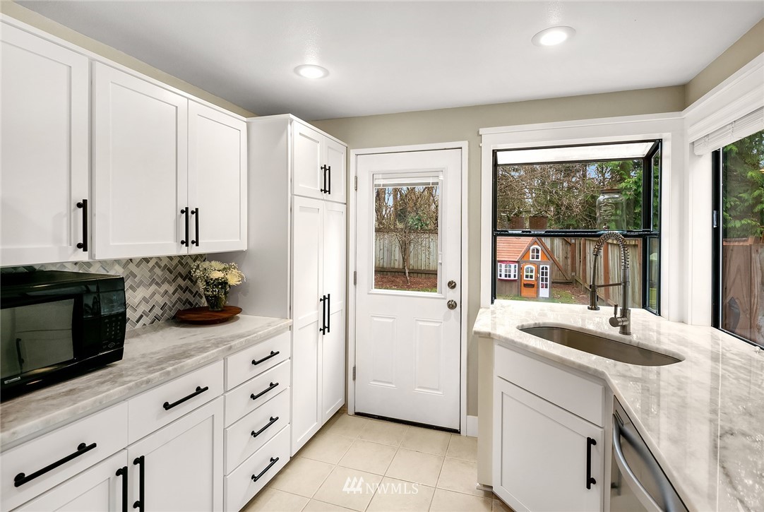2141 Southeast 8th Place Renton, WA 98057 - Photo 13 of 23